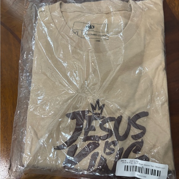 Glo Jesus is king Mens T-shirt - Picture 2 of 3